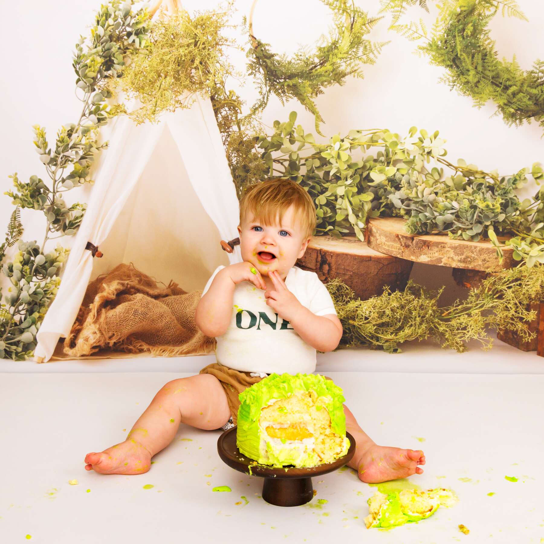 Cake smash photography in Perth