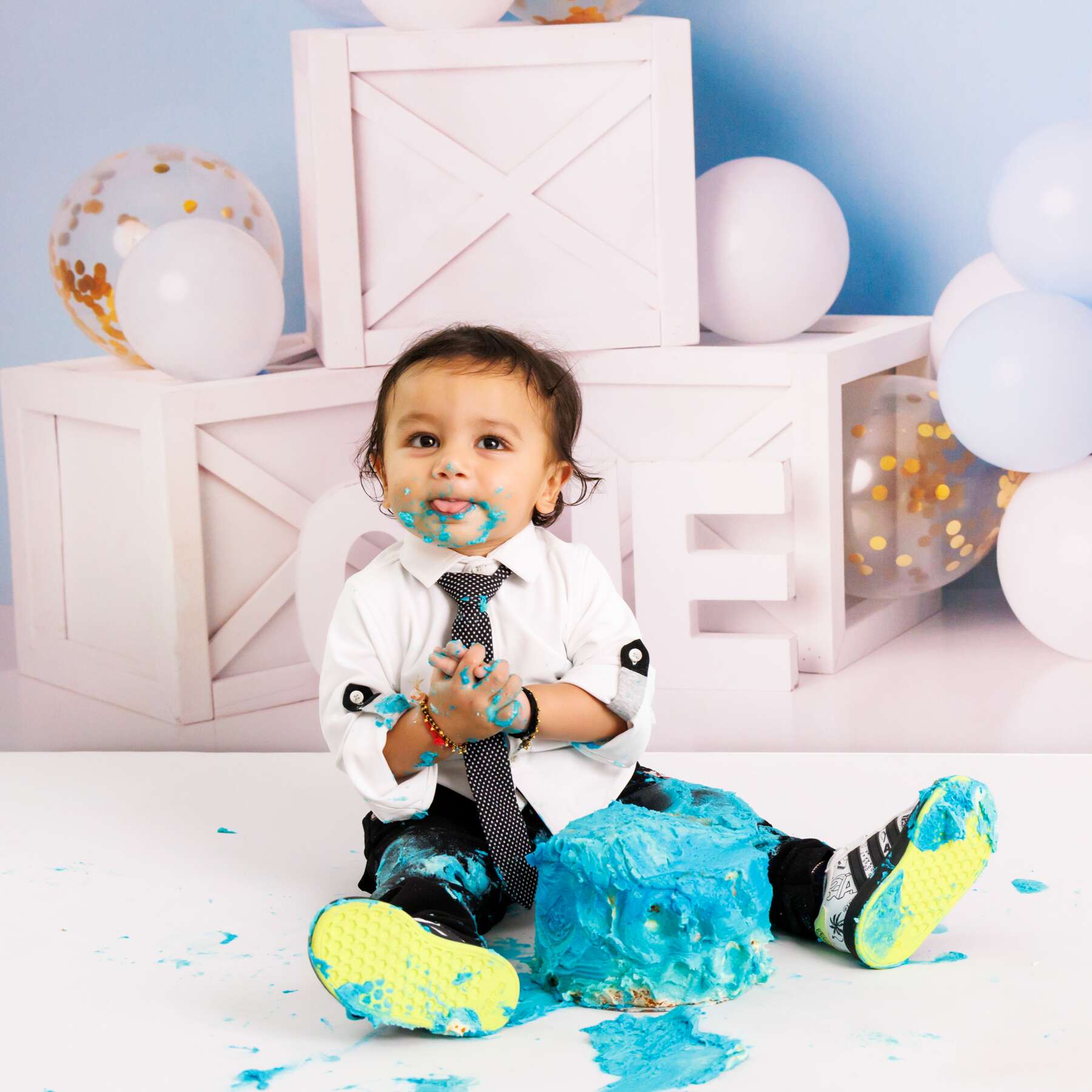 Cake smash photography in Perth